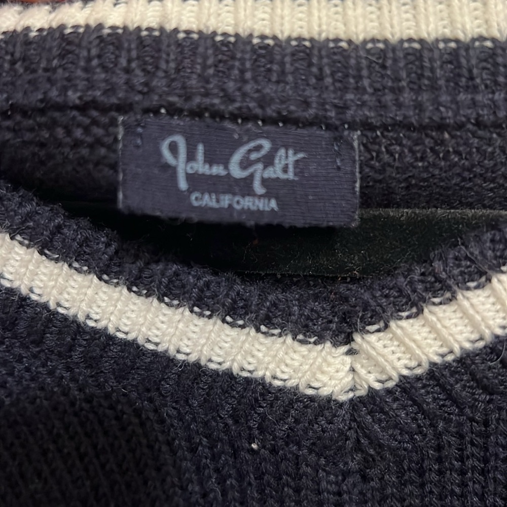 sweater - Picture 2 of 3